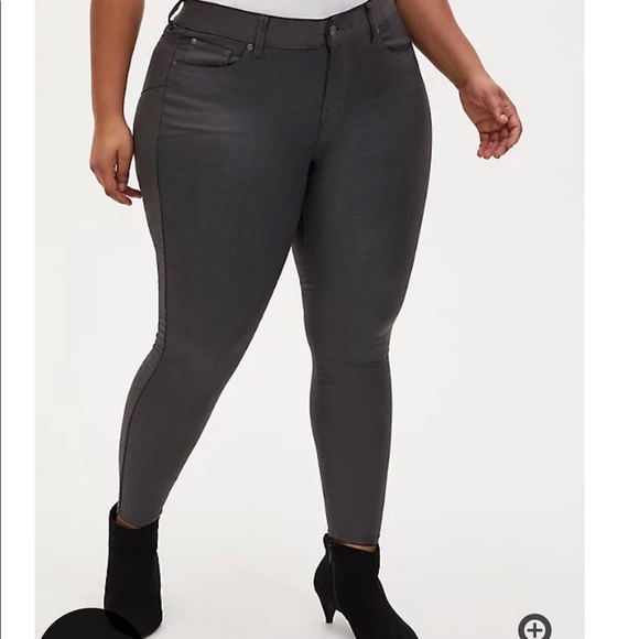 Torrid Bombshell Skinny Jeans - Picture 1 of 6